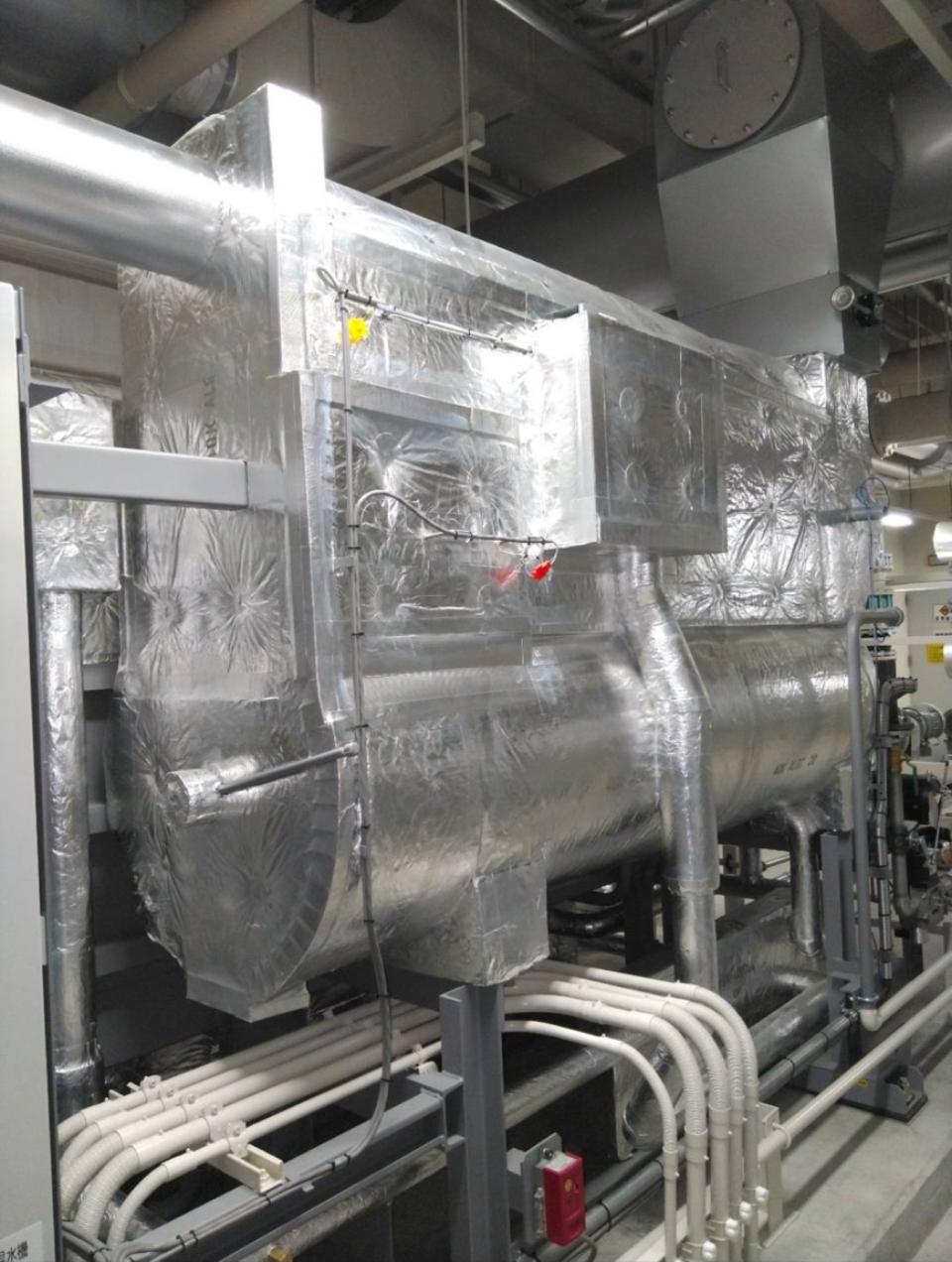 冷凍機保温工事の画像